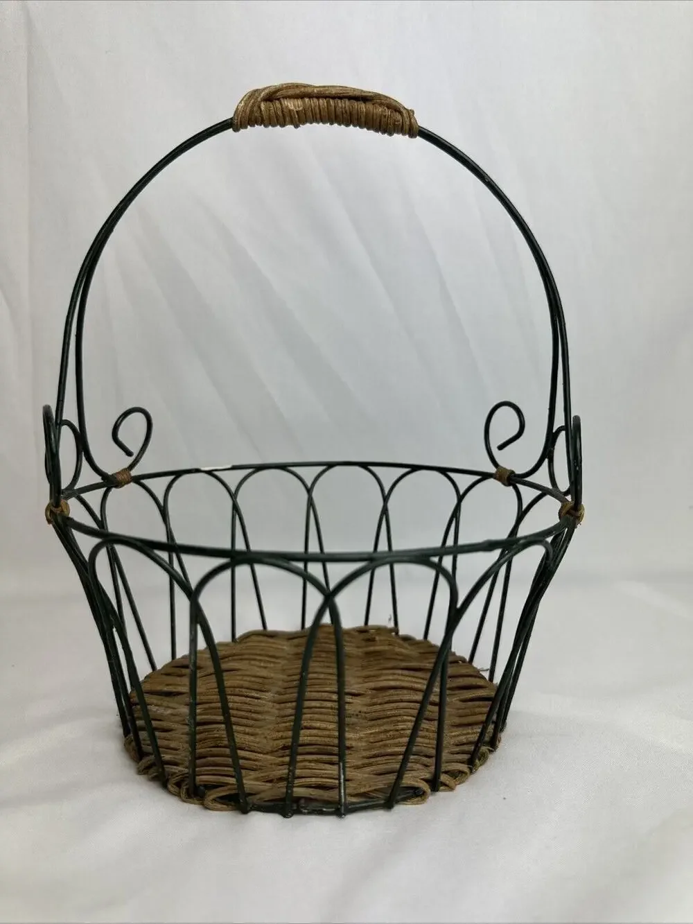 Vintage Wire & Wicker French Country Handled Basket~Dark Green~Farmhouse